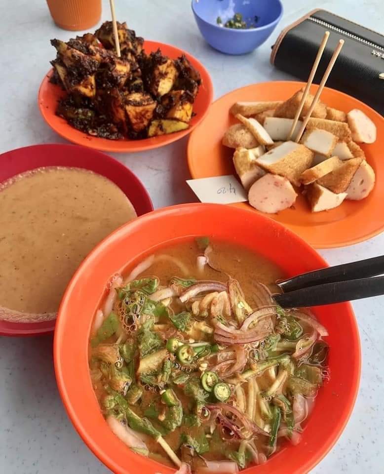 Kombinasi yang menyelerakan di Laksa Aunty Ruby.