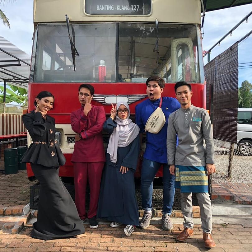 Bus merah lama
