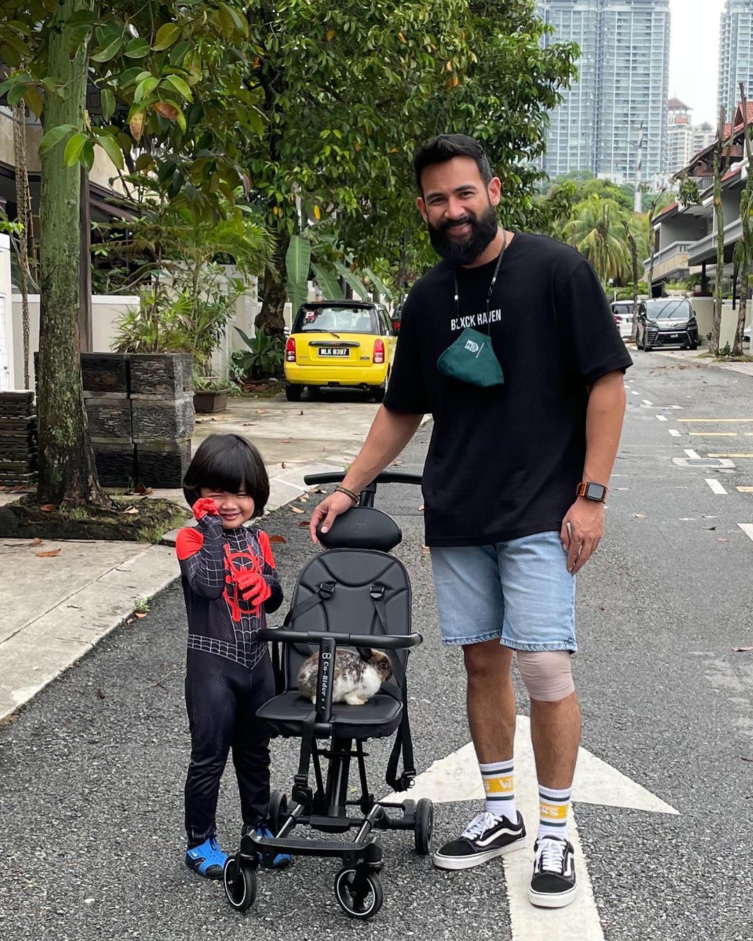 Instagram Sharnaaz Ahmad