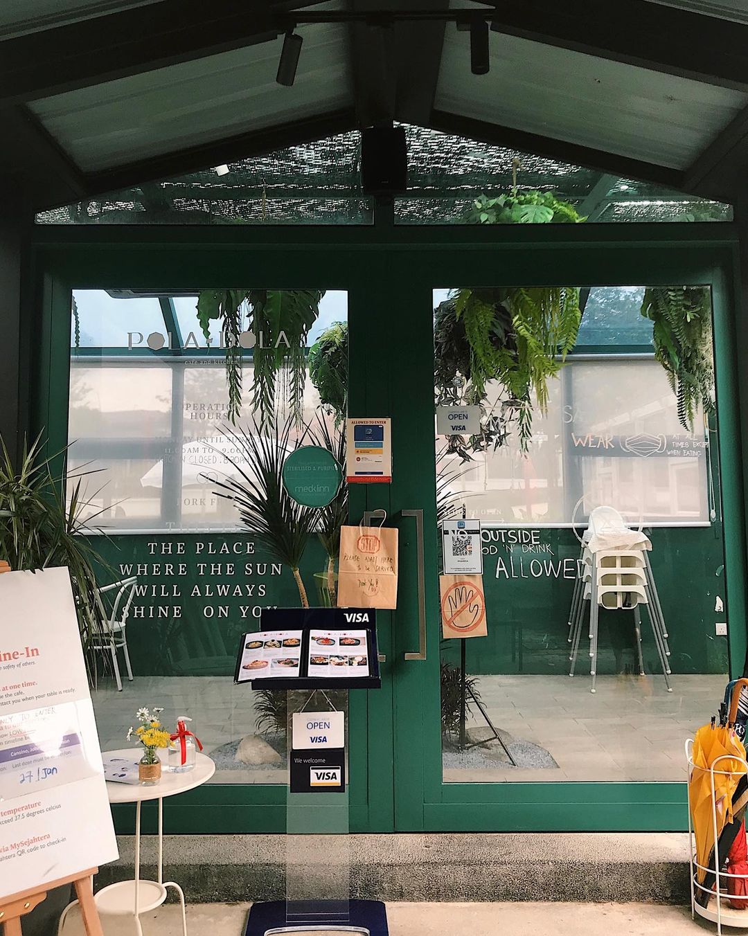 Kafe Rumah Kaca, sememangnya unik dan selesa.