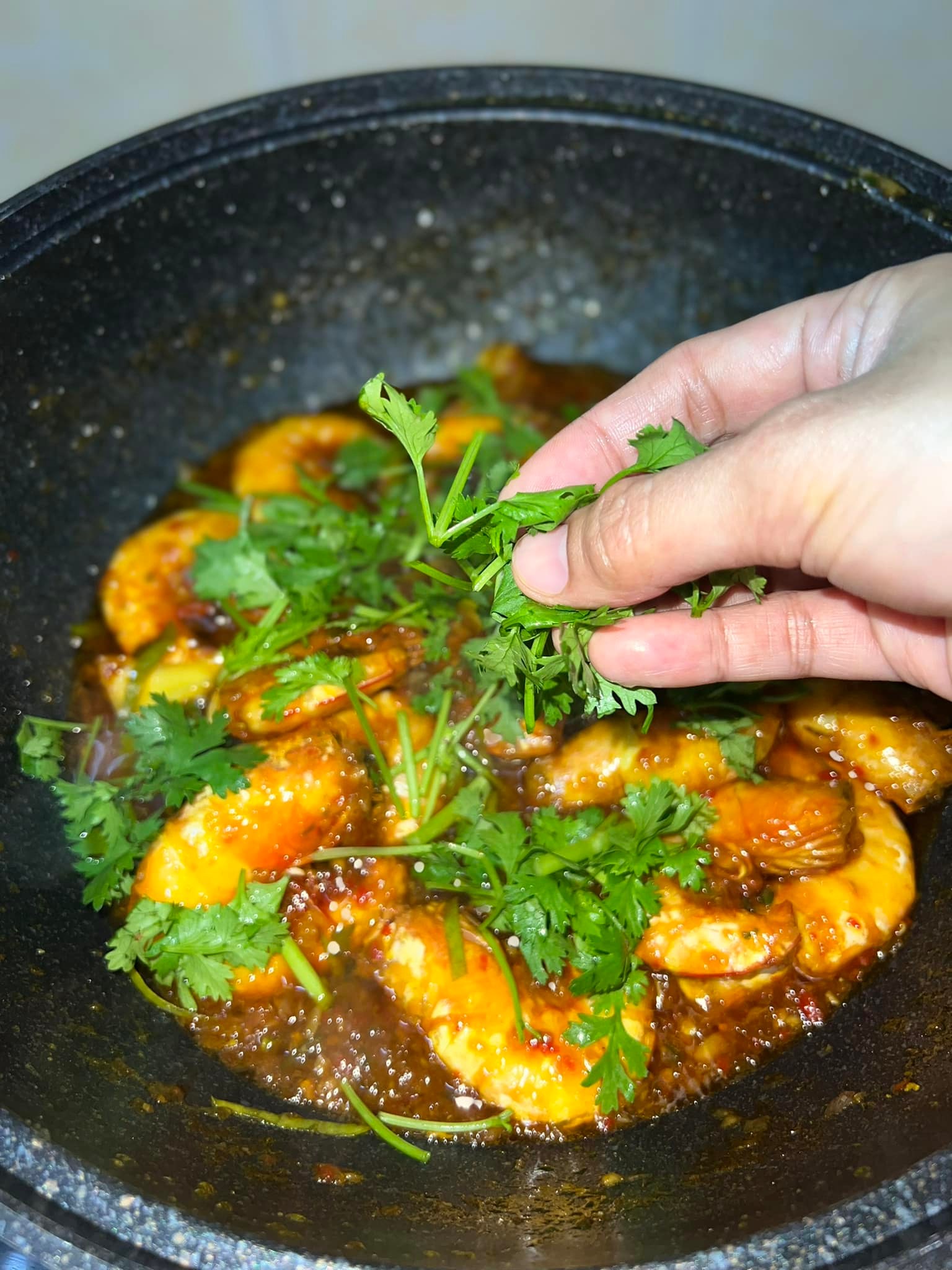 Tambahkan daun ketumbar