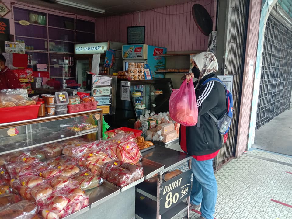 Nikmati Donat dan Roti Kekal Warisan di Noor Jahan Bakery, Ipoh