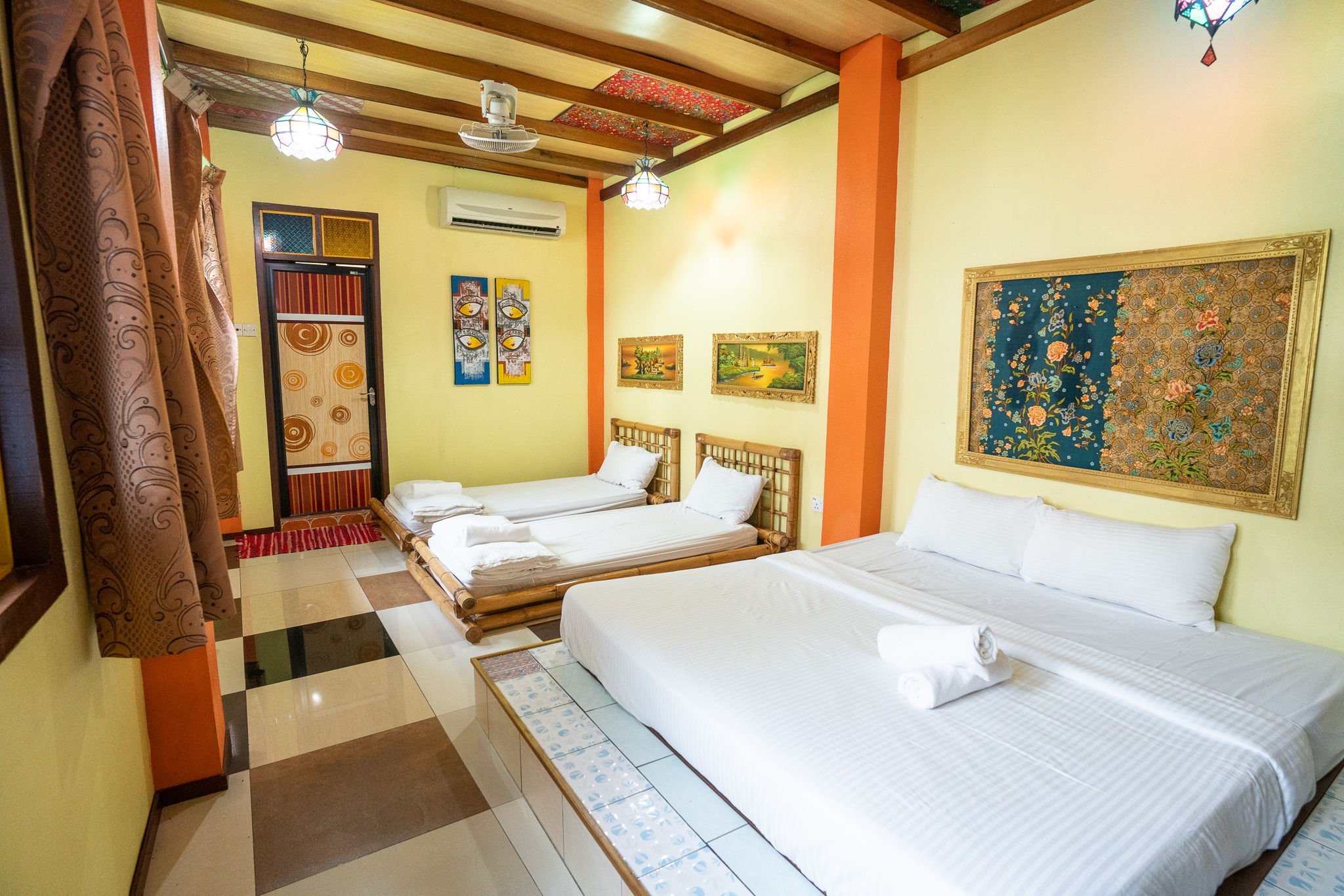 Terdapat pelbagai pilihan bilik.