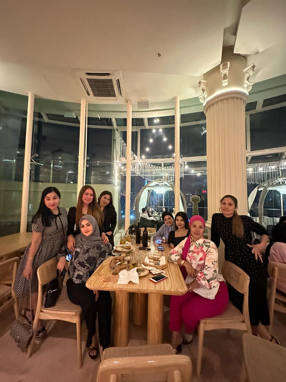 Catcthing up sesh dengan kawan-kawan!