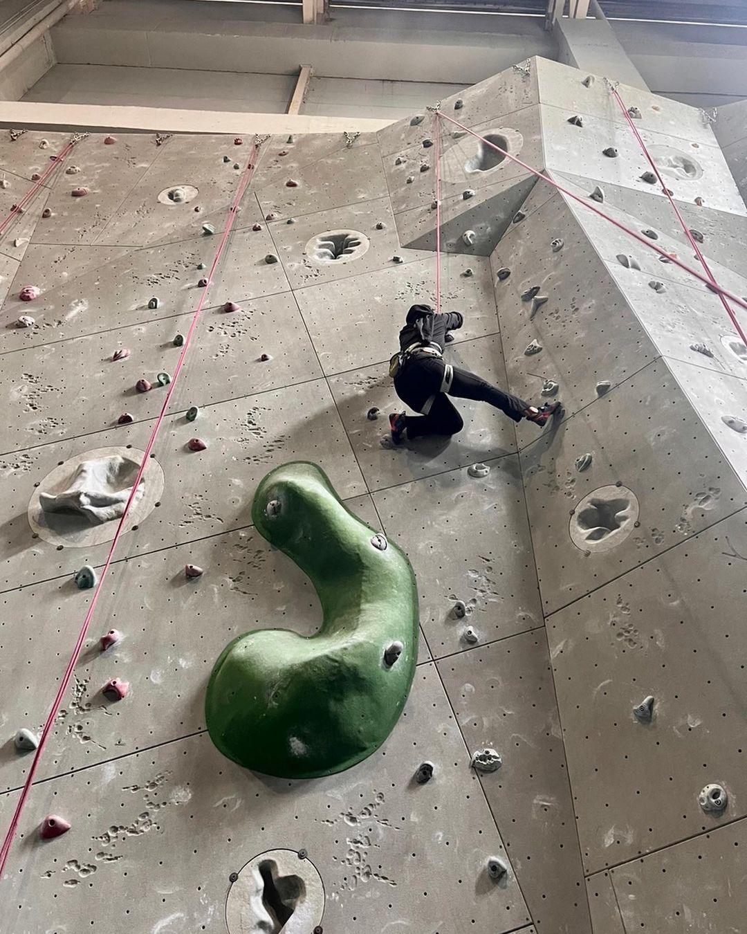 Rock climbing memerlukan ketahanan mental dan juga fizikal