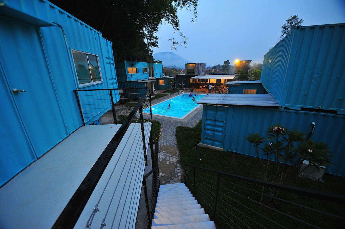 Pemandangan Dari Luar