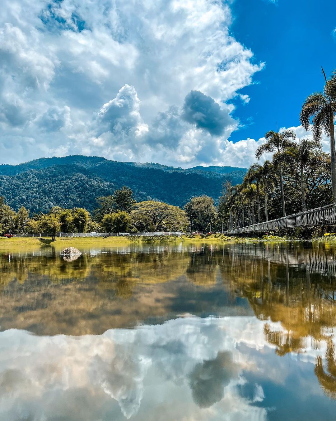 Keindahan tasik yang masih terpelihara