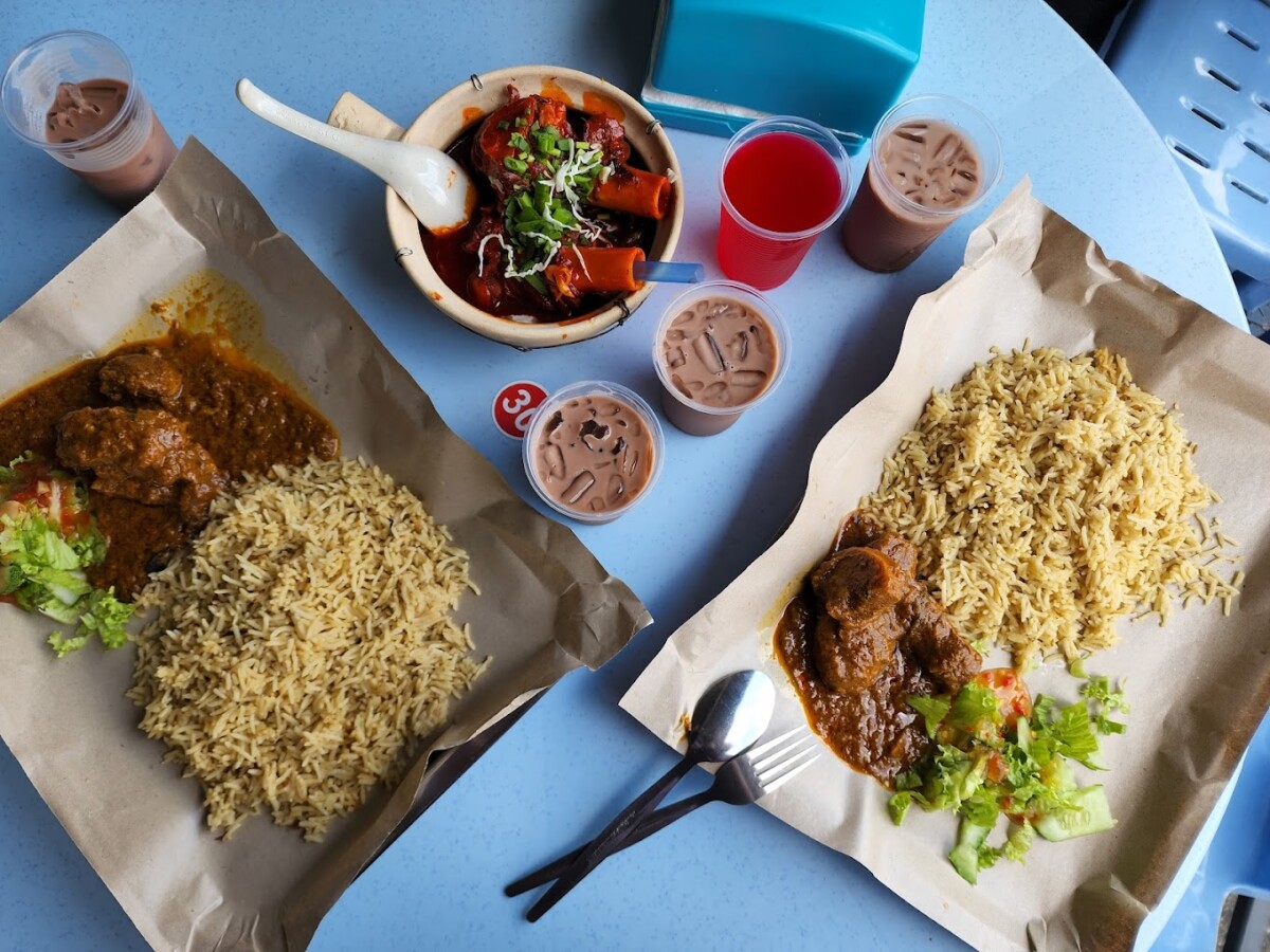 Ada briyani kambing, ayam dan macam-macam lagi