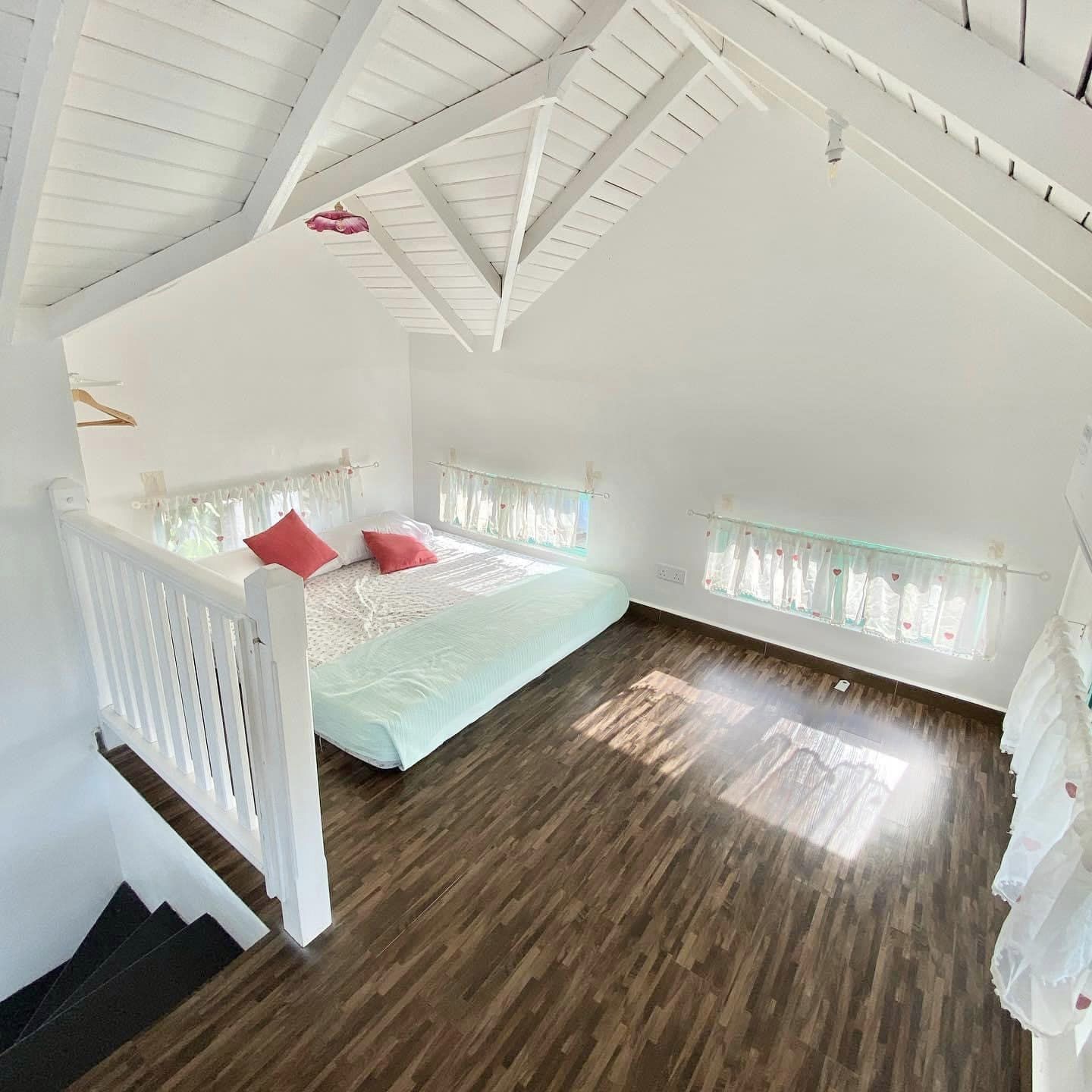 Queen Bed Di Bahgian Atas