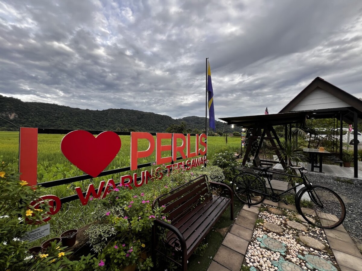 Warung Tepi Sawah Padi menjadi antara kedai wajib utnuk anda cuba di Perlis