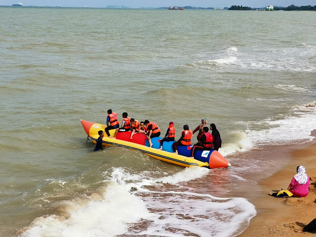 Suasanan bermian banana boat