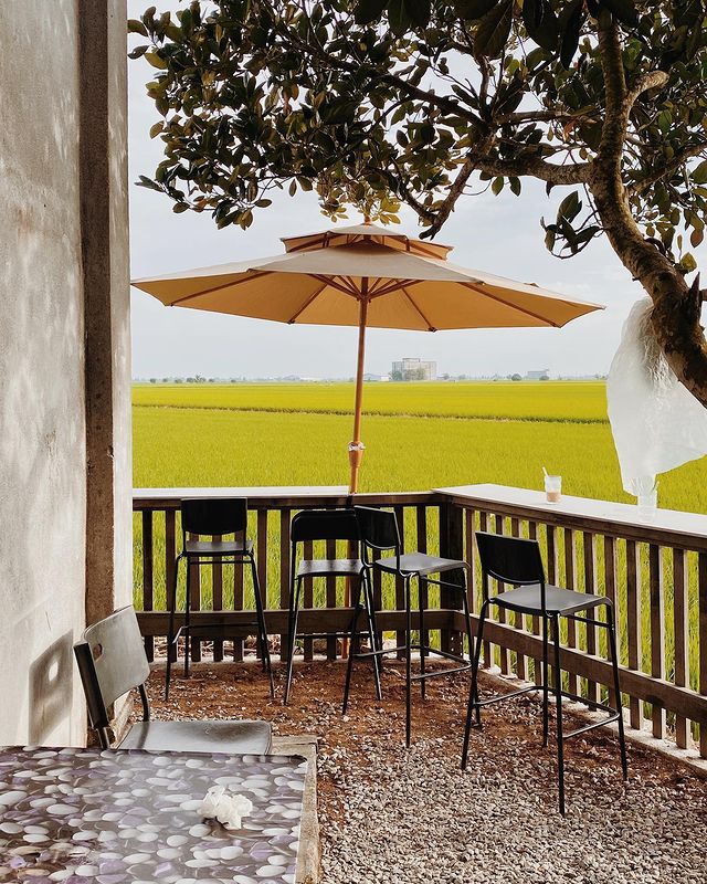 pemandangan hay cafe dari luar