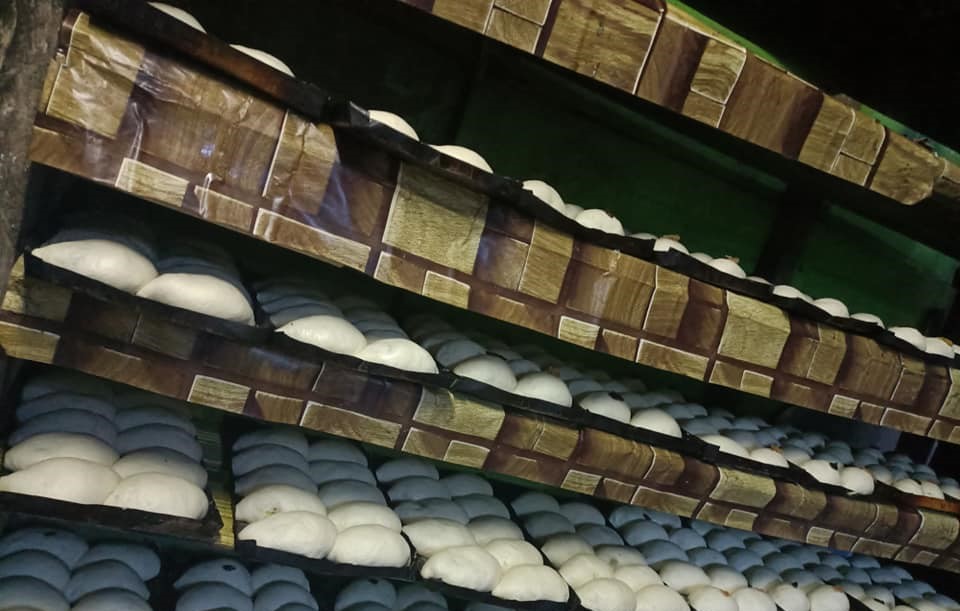 Proses selepas isi inti dan tunggu untuk naik sebelum di bakar