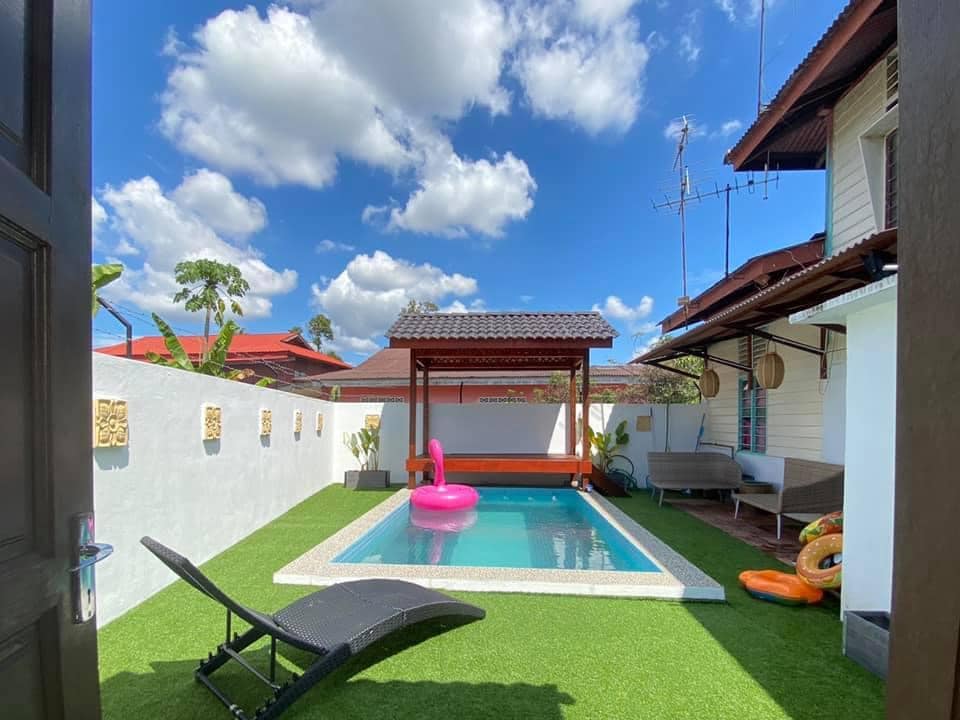 Kolam renang yang luas