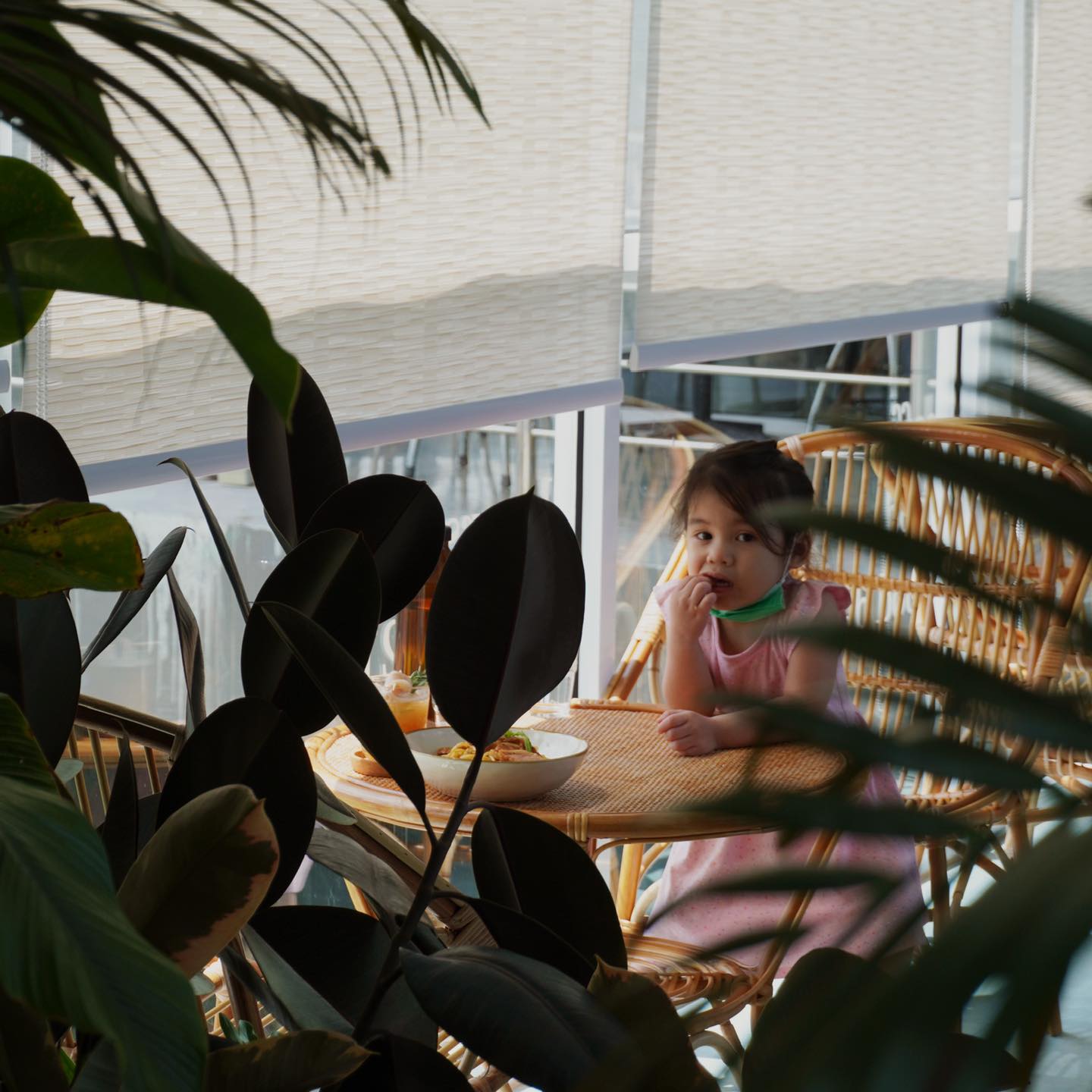 Dengan vibe semulajadi yang menyenangkan