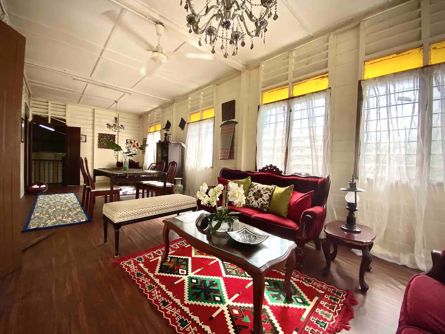 Konsep dalaman Rumah Tangga Merah