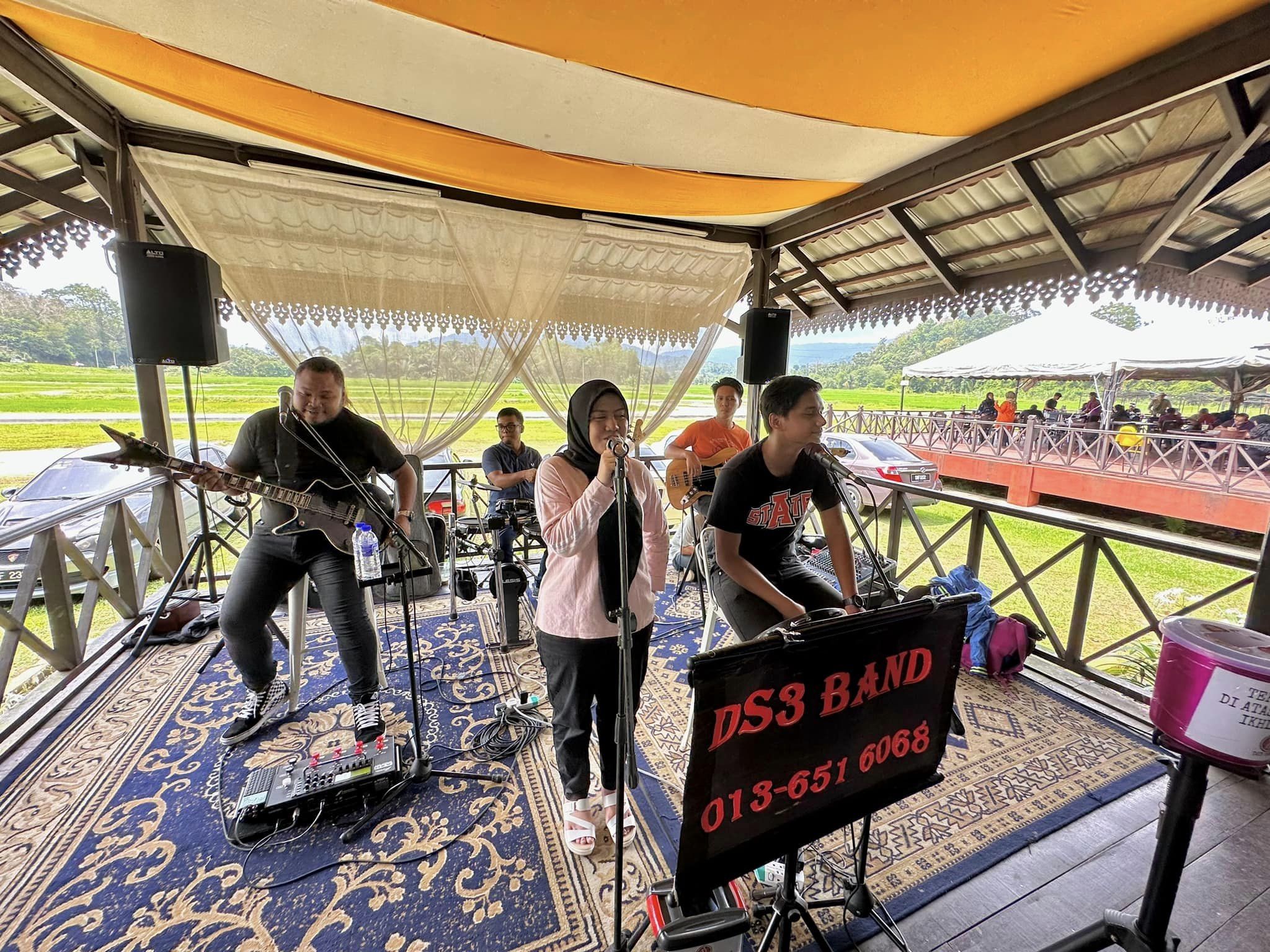  Persembahan Live Band