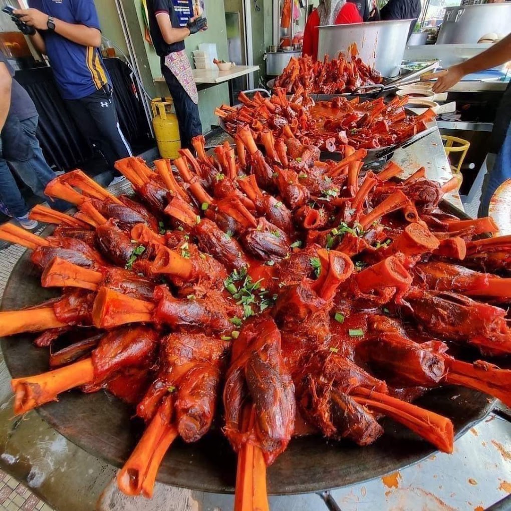 Menyelerakan betul tengok lamb shank merah ni