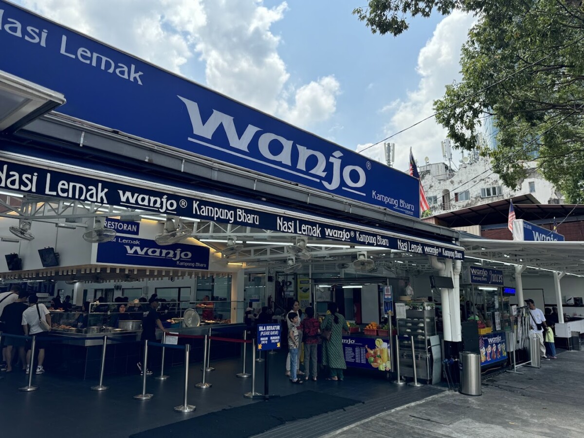 Kampung Baru memang banyak kedai makan! Antara yang sedap seperti Nasi Lemak Wanjo