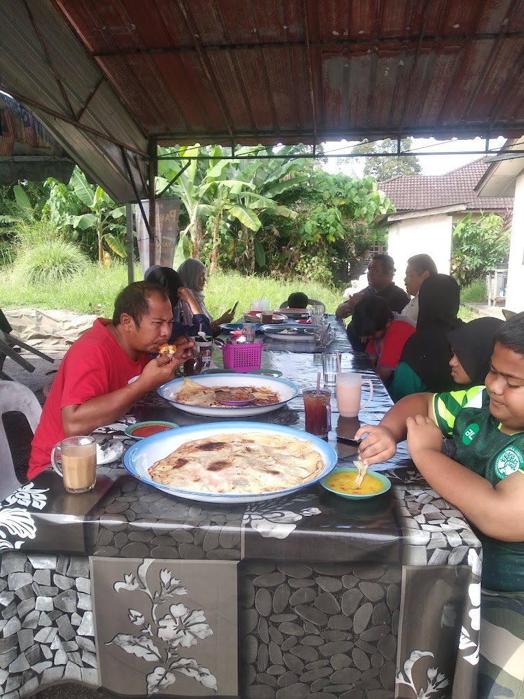 Makan bersama keluarga