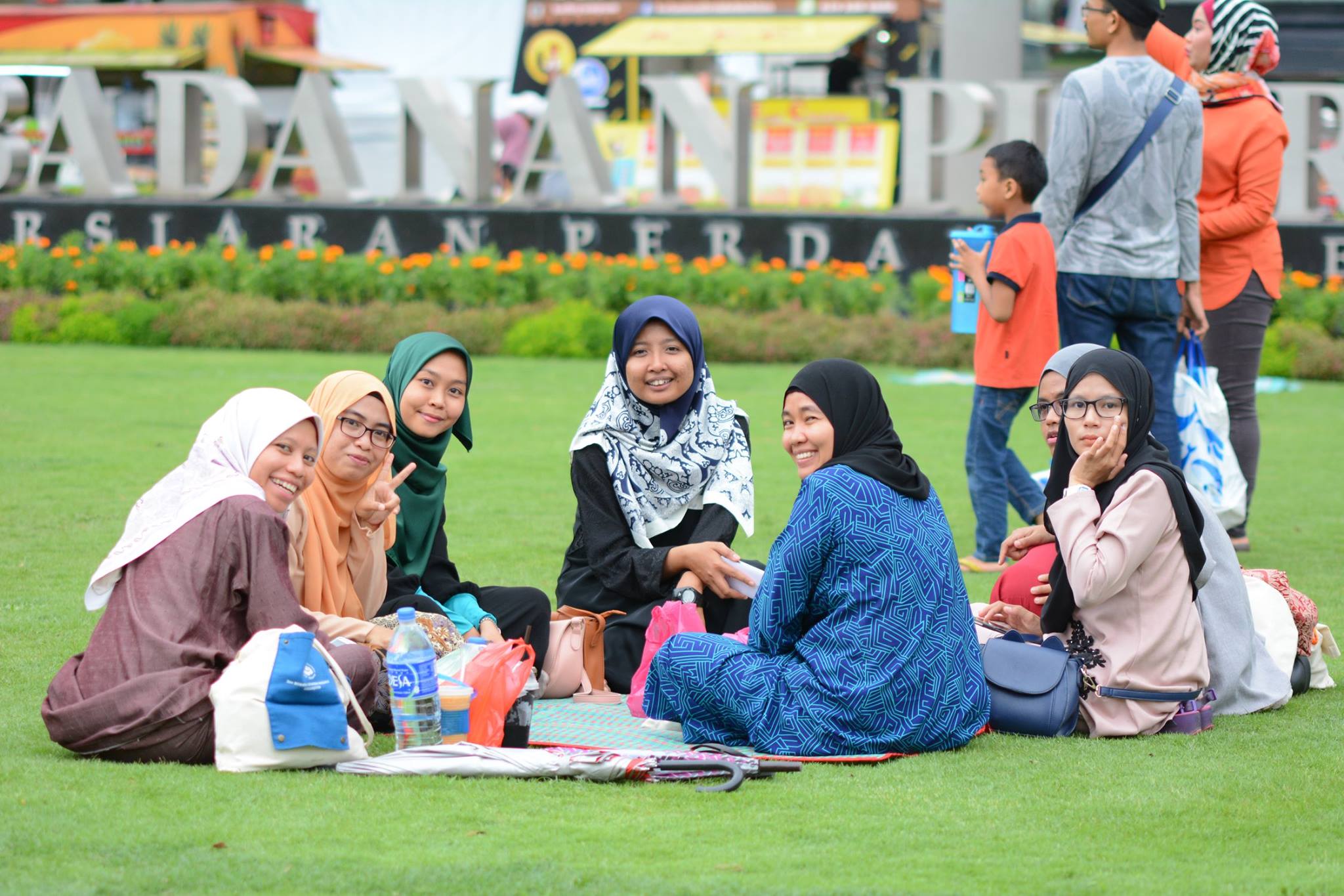 Berbuka puasa bersama kawan-kawan
