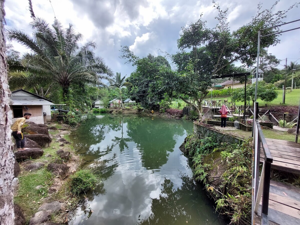 Lokasi resort ini pun strategik, tidak jauh dari pusat bandar