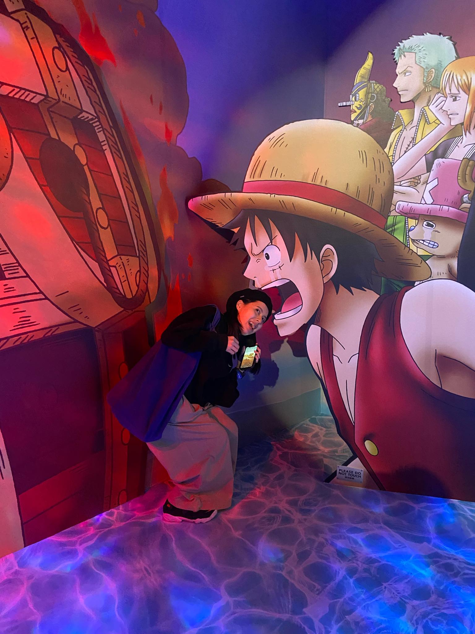 Boleh Bergambar bersama Arca Luffy 