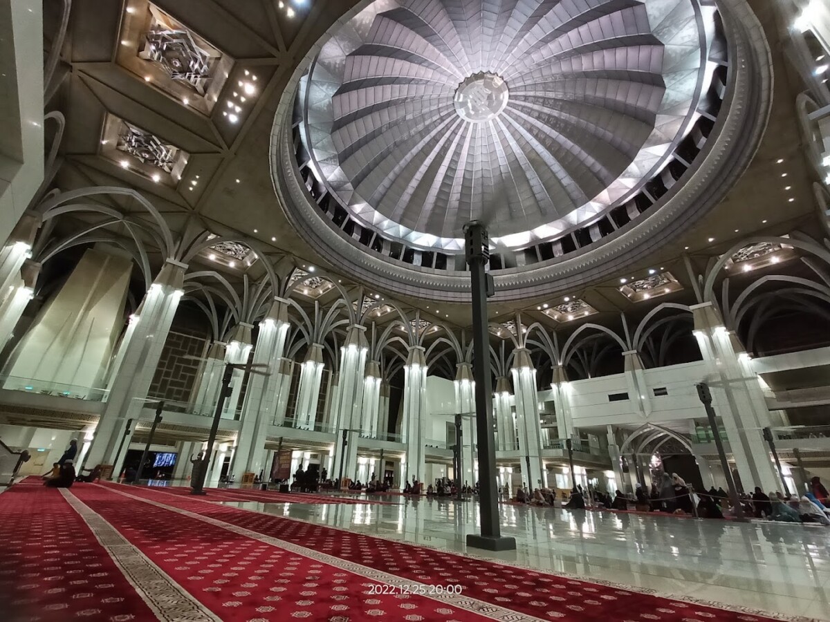 Bahagian dalam yang mempunyai reka bentuk cukup unik