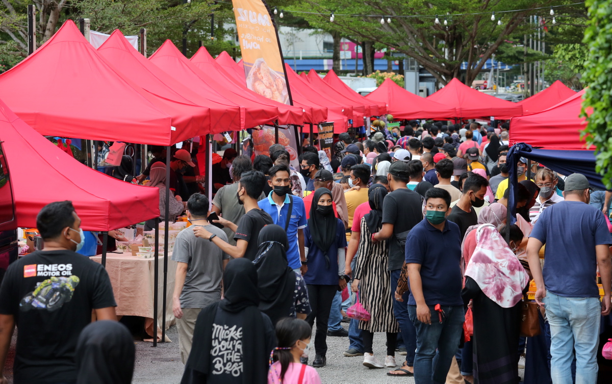 Bazaar Ramadan memang pandai tarik perhatian kita untuk berbelanja lebih