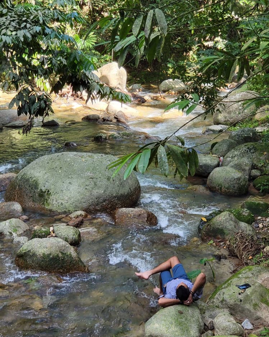 Relaks dengan suasana air sungai