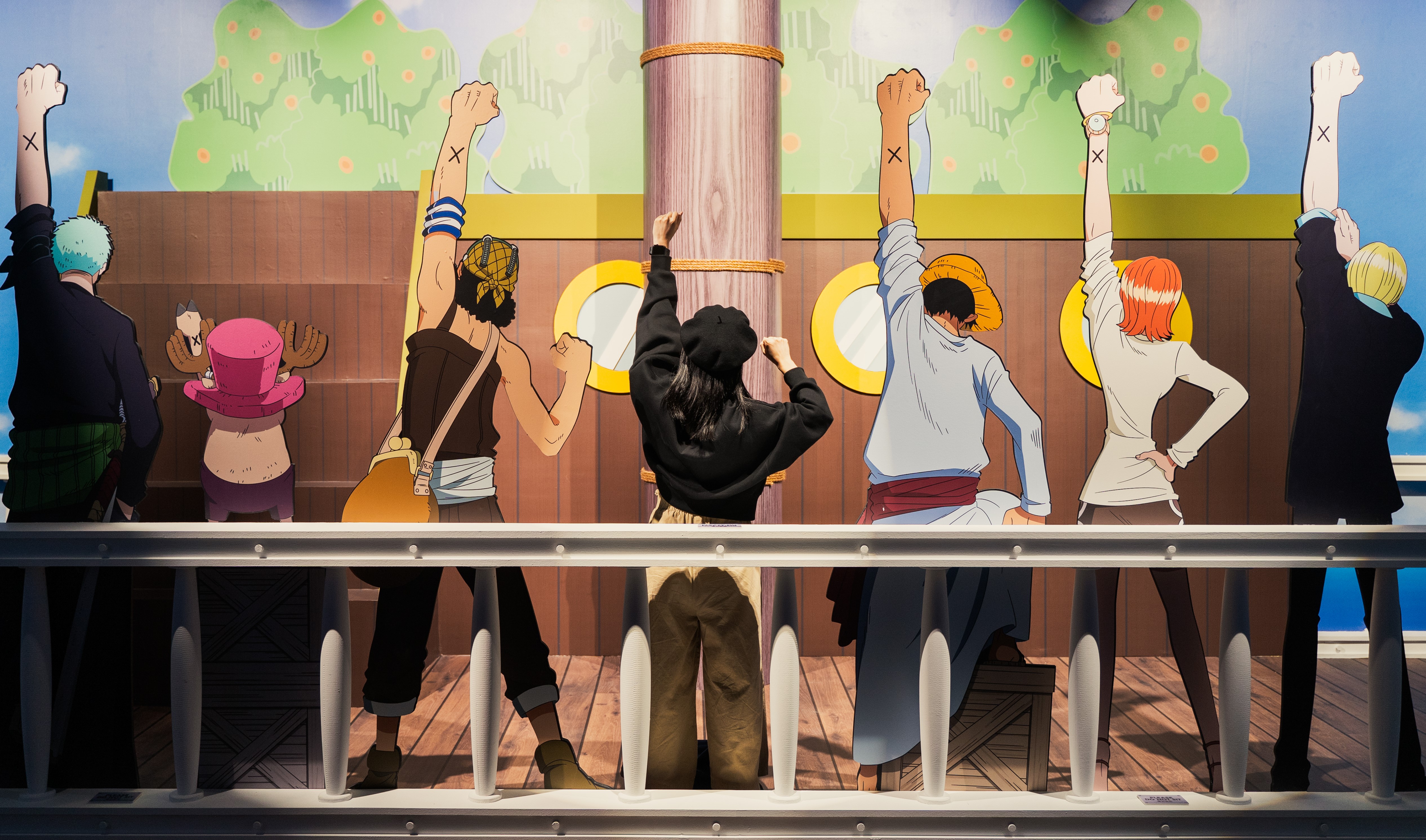 Bergambar dengan karakter One Piece