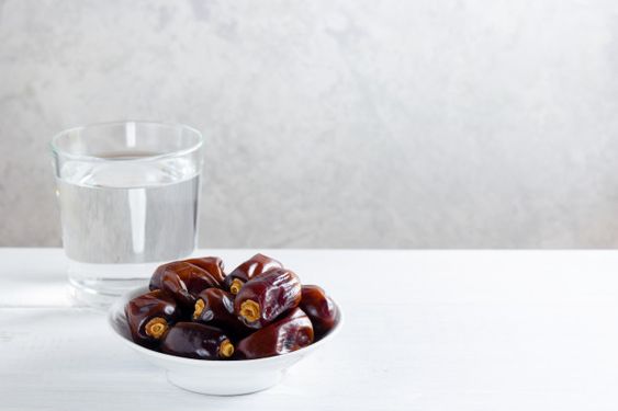 Detoks air kosong dan kurma