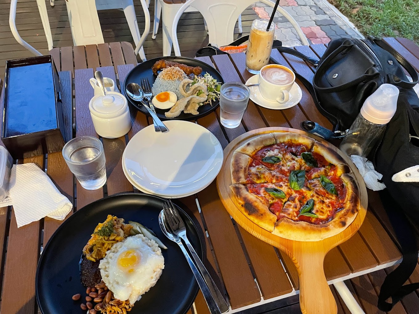 Pelbagai menu hidangan yang menjadi antara satu tarikan istimewa The Acre By Farm Fresh.