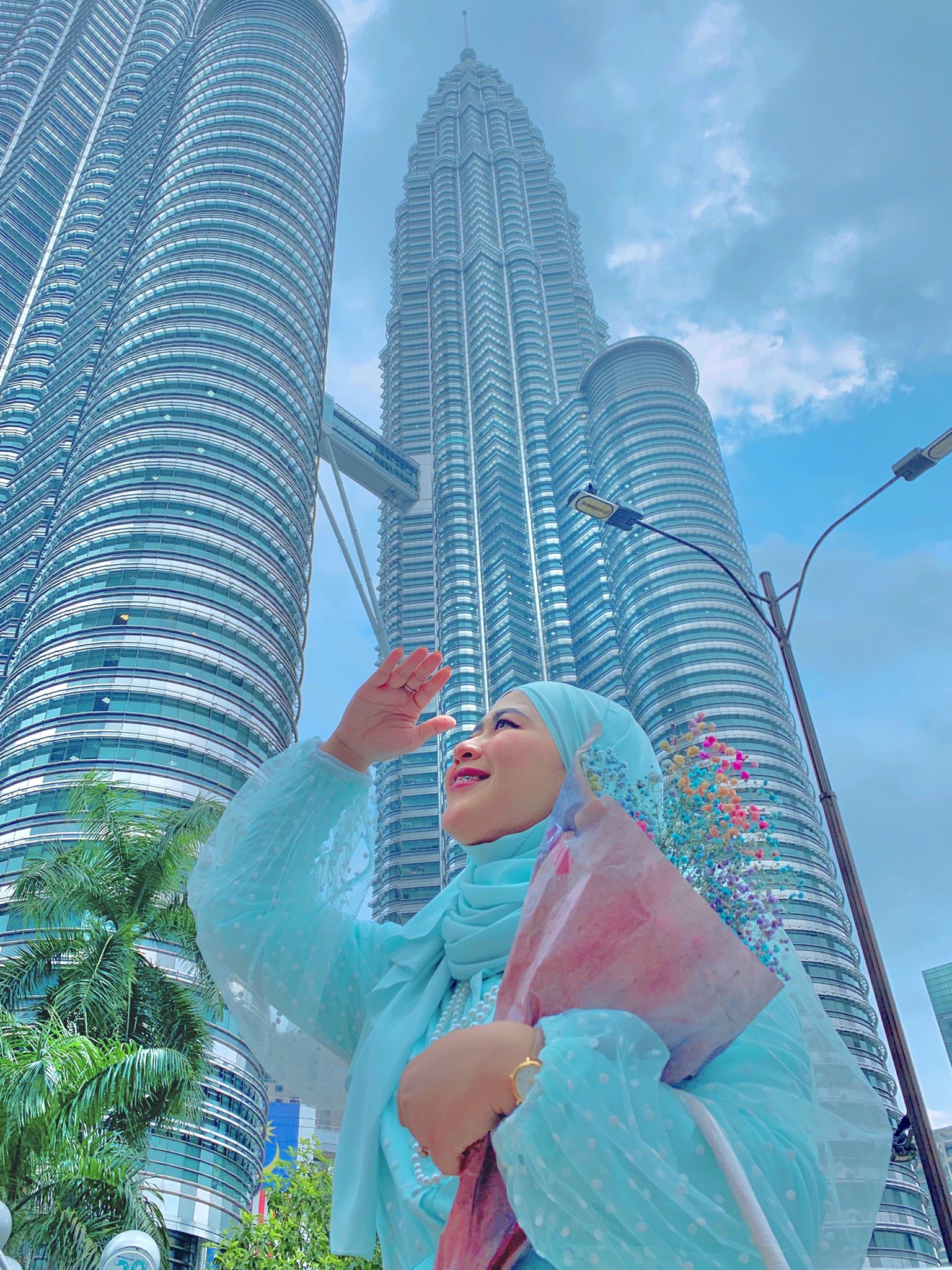 Bawa Pasangan Korang Nanti Kalau Nak Bergambar Raya Bersama