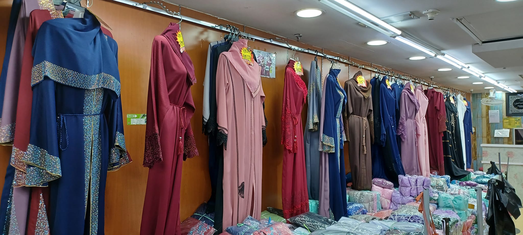 Jualan baju di jalan tar KL