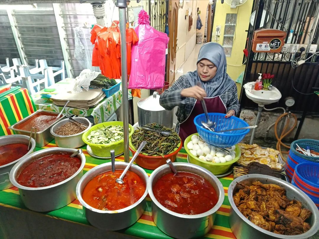 Makcik Jual Nasi Lemak