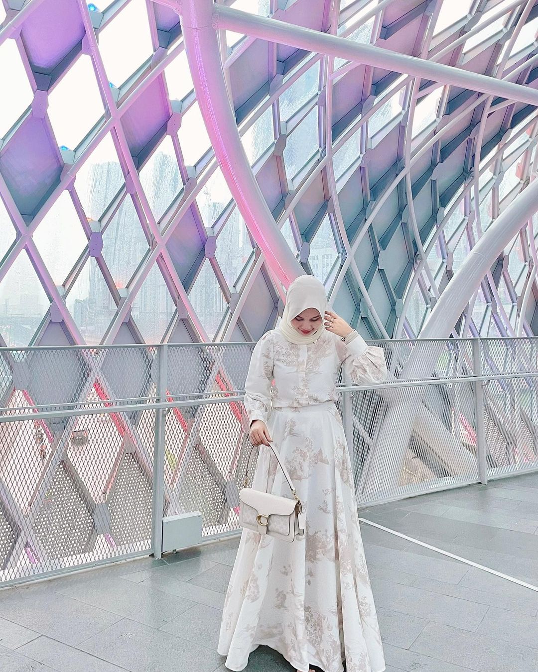 Motif Pintasan Saloma Mengeluarkan Rupa Yang Cantik Untuk Gambar Korang Tau