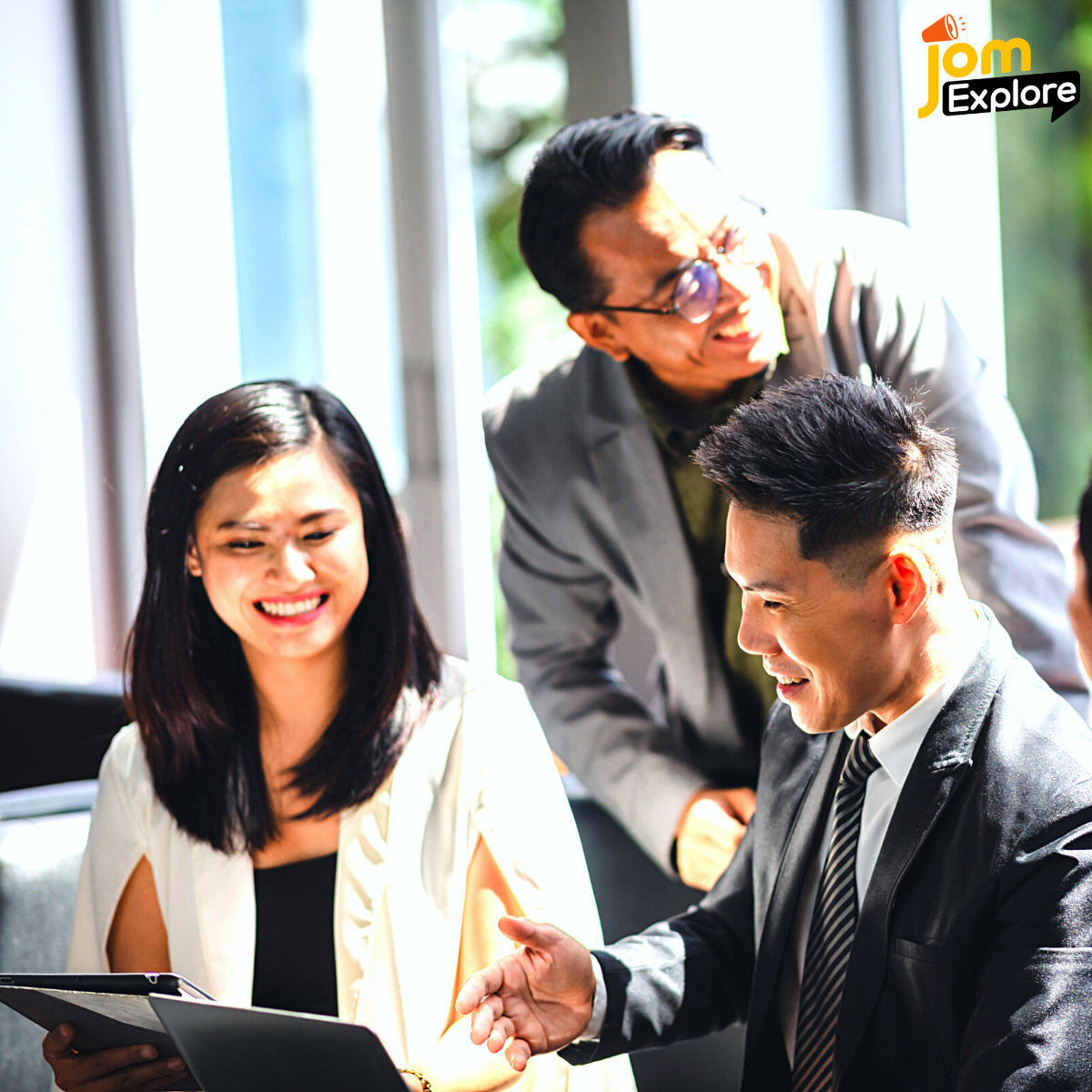 Ceriakan Ofis Dengan Kisah Raya Korang Tu!