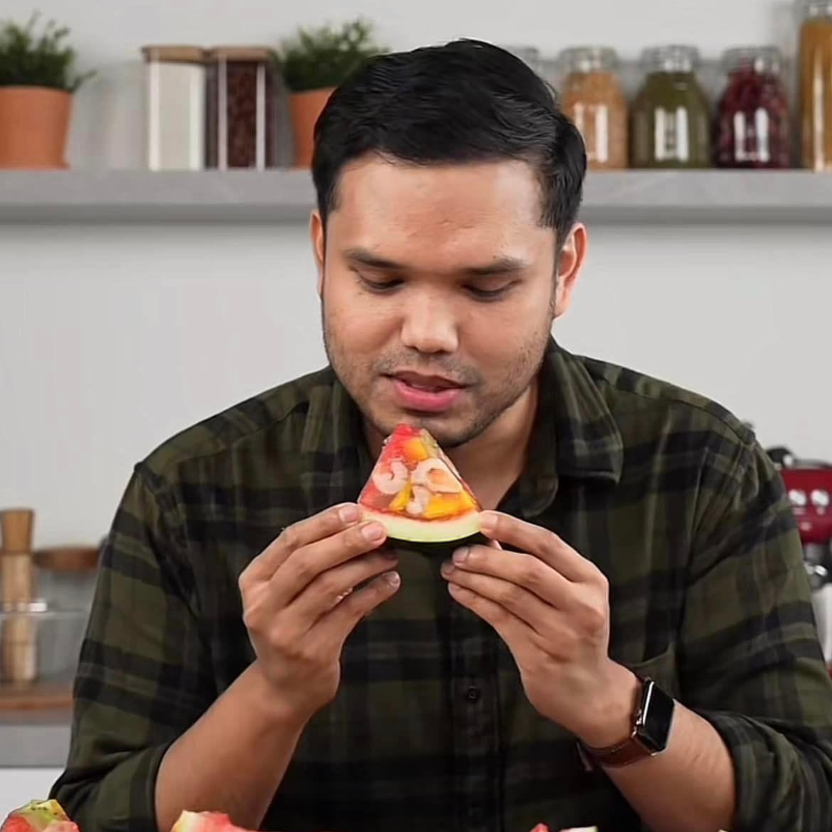Personaliti Beliau Mewarnai Video Masakan