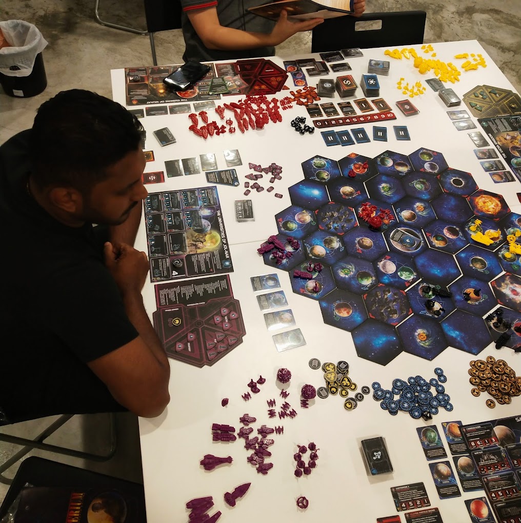 Haa, bila dah main, korang boleh luangkan masa berjam-jam tau!