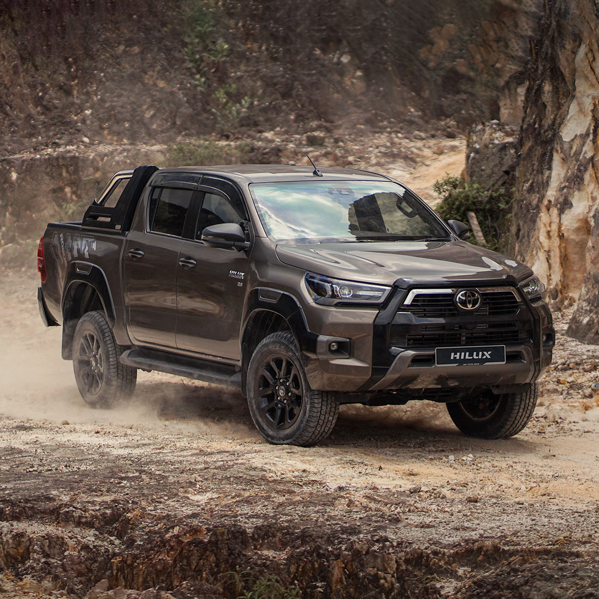 Toyota Hilux Memang Terkenal Sebagai Trak Yang Tahan Lasak!