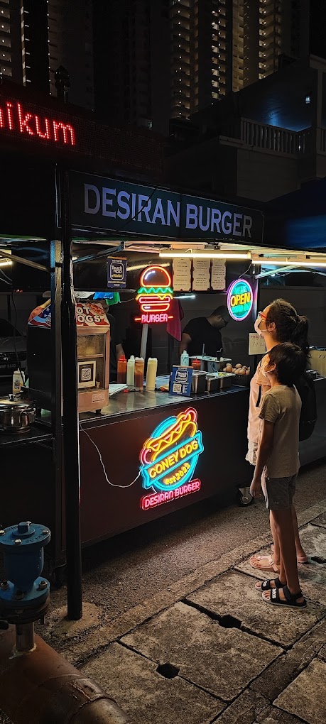 Kedai Mereka Memang Bersih Dan Teratur Tau