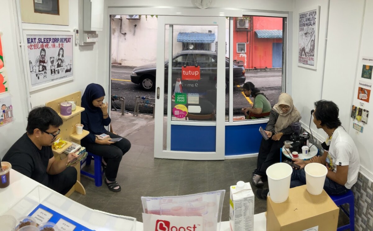 Sambil Tunggu Kopi Korang Siap, Korang Boleh Lepak Dulu