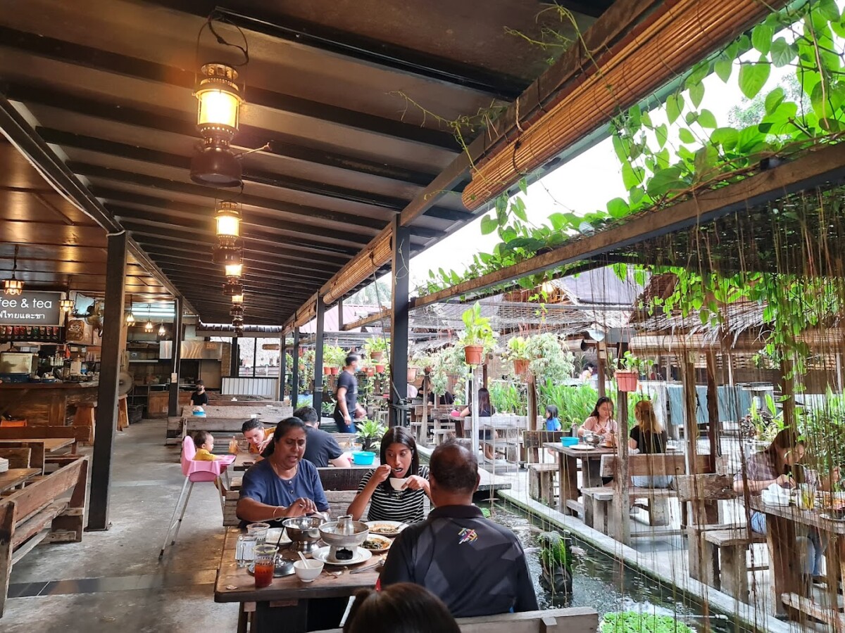 Suasana Yang Santai Macam Korang Makan Di Thailand