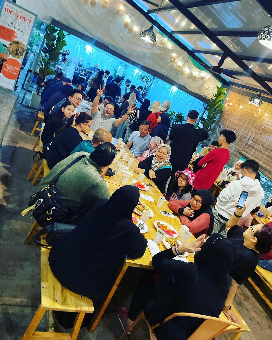 Haa.. Korang Tengok Meriah Kan Makan Kat Sini