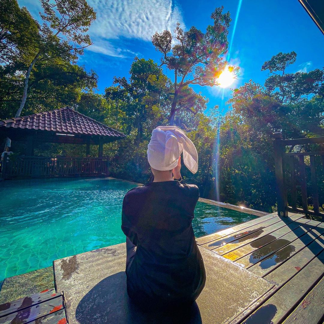 Nak Healing Tepi Kolam Renang Memang Cantik!