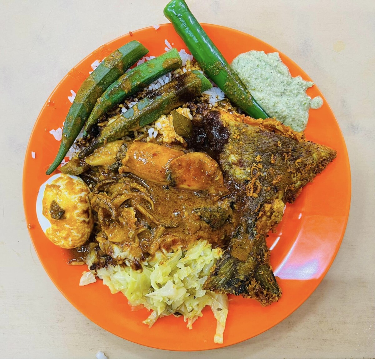 Makan Nasi Kandar Tak Sah Kalau Tak Melimpah Pinggan Betul Tak?