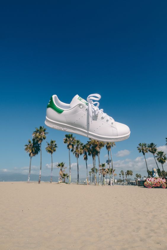 Gaya Rekaan Minimalis Menjadi Acuan Untuk Kasut Kulit Berwarna Putih