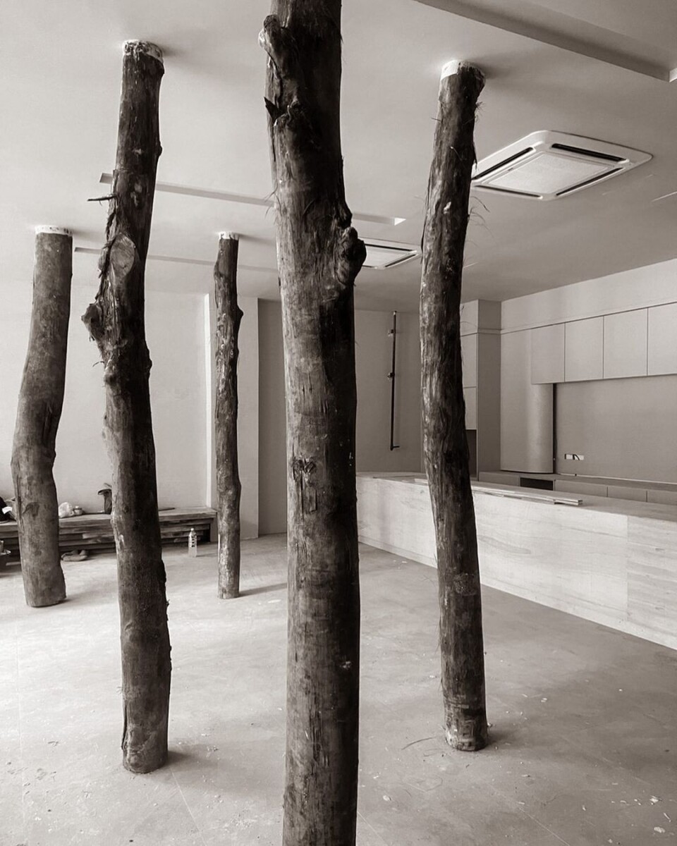 Kayu Yang Diambil Dari Terengganu Menjadi Motif Utama Kafe Ni