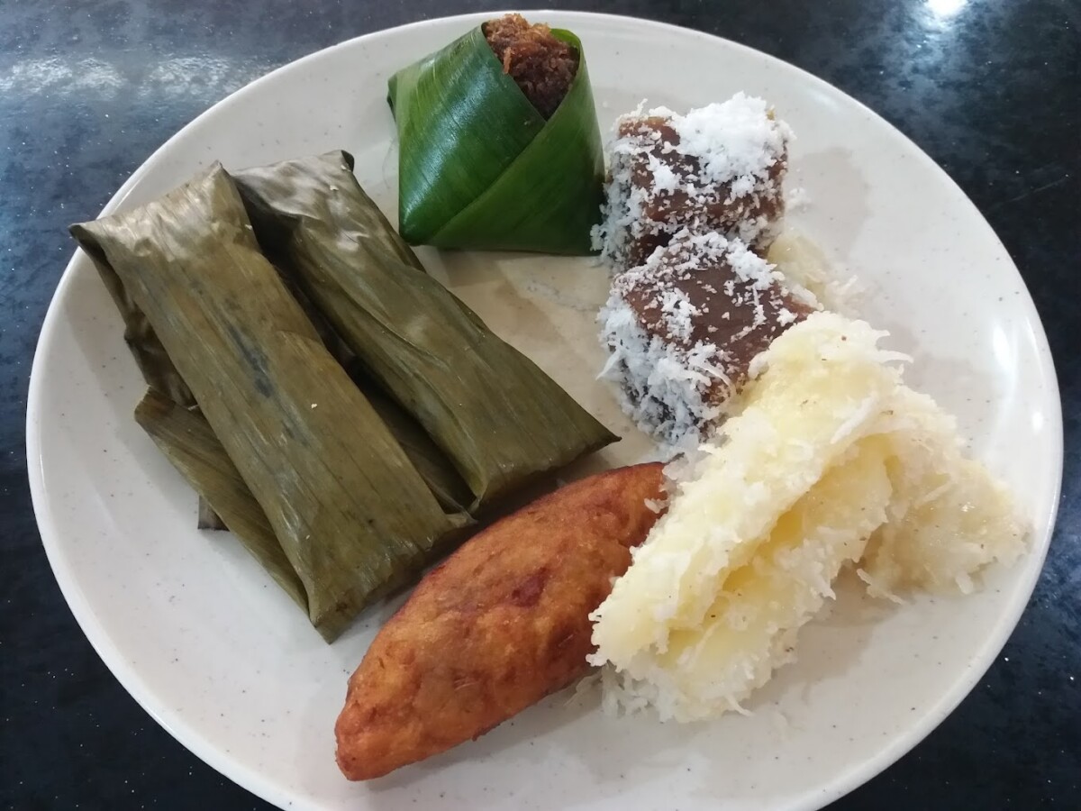 Aneka Kuih Muih Dan Makanan Lauk Menjadikan Tempat Ni Kegemaran Orang Shah Alam